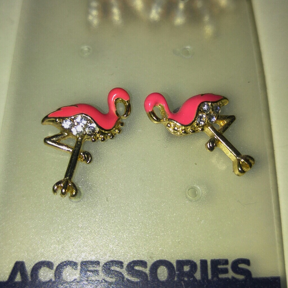 Cute Old Navy pink flamingo earrings